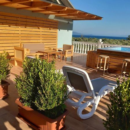 Irini'S Guesthouse Qëparo Exteriér fotografie