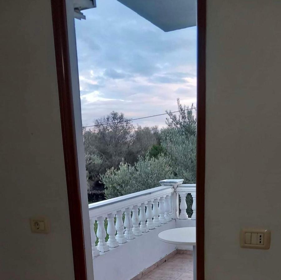 Irini'S Guesthouse Qëparo Exteriér fotografie