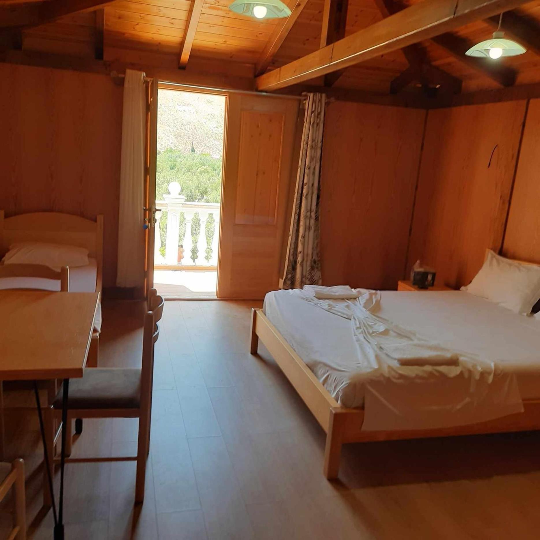 Irini'S Guesthouse Qëparo Exteriér fotografie