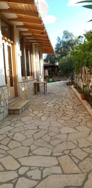Irini'S Guesthouse Qëparo Exteriér fotografie