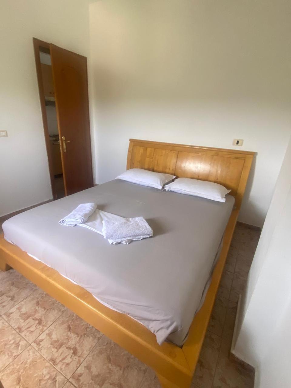 Irini'S Guesthouse Qëparo Exteriér fotografie