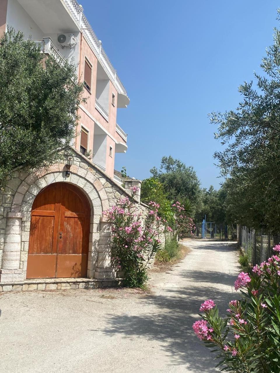Irini'S Guesthouse Qëparo Exteriér fotografie